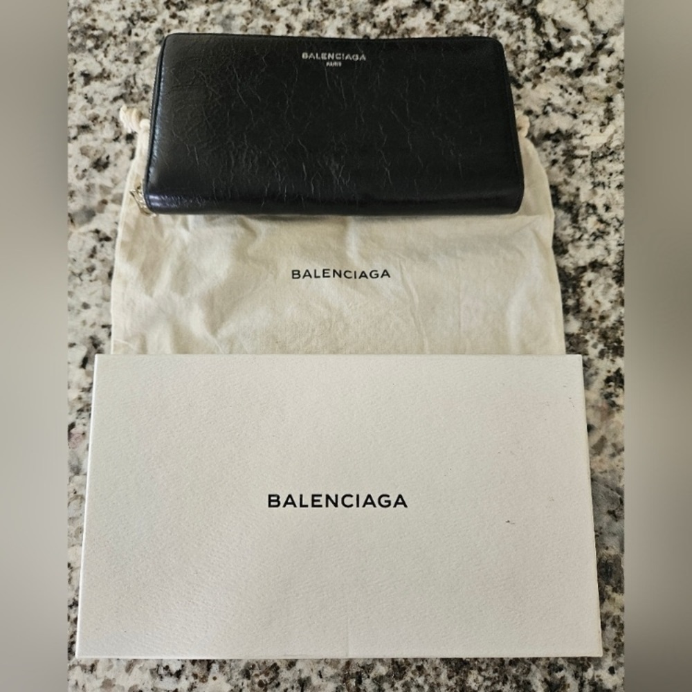 EUC Balenciaga All Inclusive Black Leather Zip Around Wallet